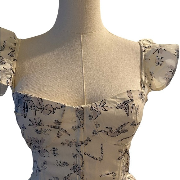 Elegant Cream Floral Ruffle Top - Picture 4 of 15